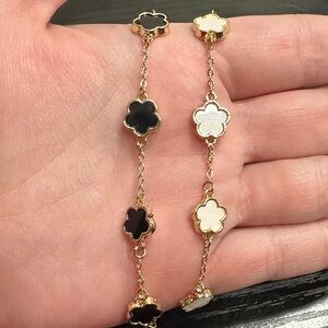 *FREE* Gold Tone Black & White Clover Link Bracelet